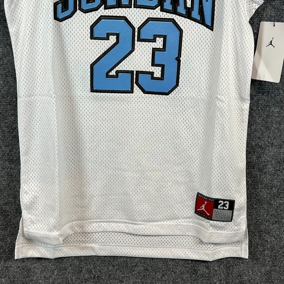 Boys Nike Air Jordan UNC #23 White / University Blue Jersey 95A773-W1W SZ L NWT - Picture 8 of 15